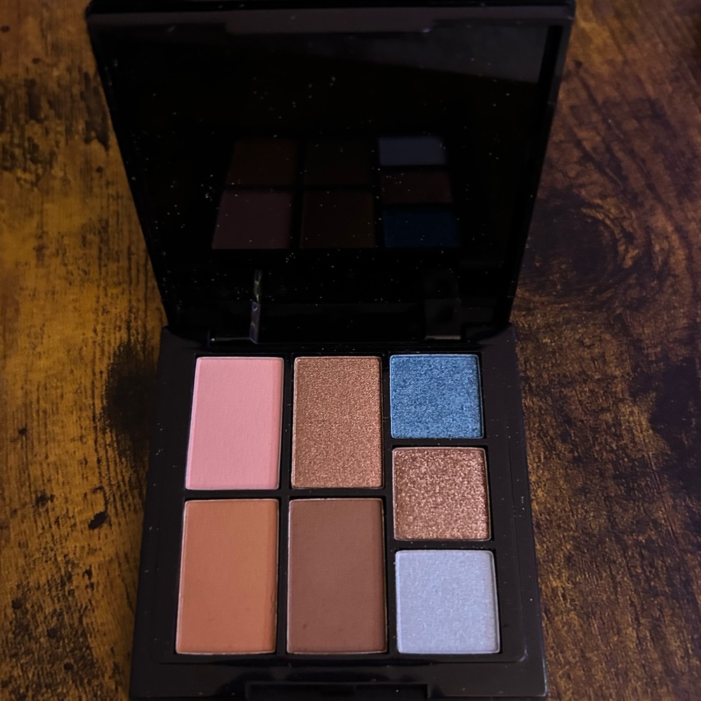 ❤️ Reina Rebelde Eyeshadow Palette ❤️ - Picture 5 of 7